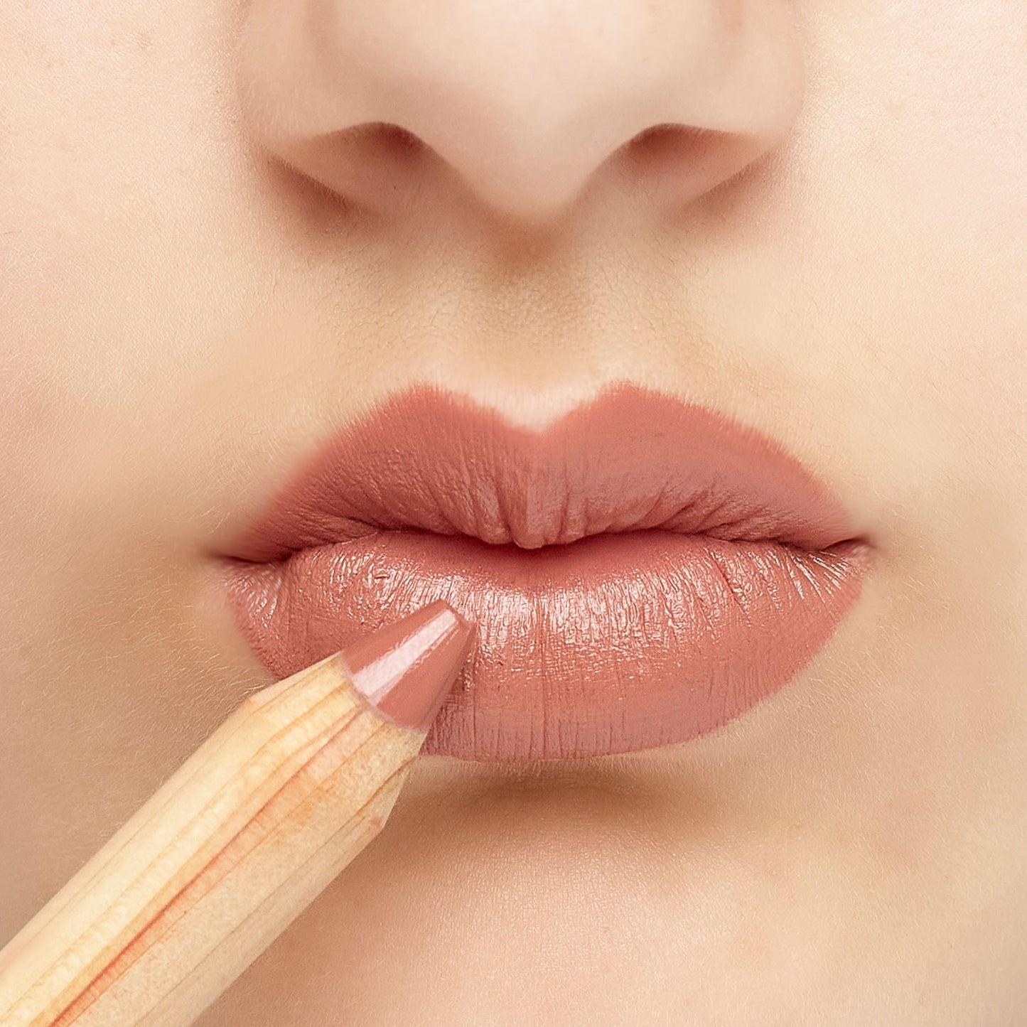 Lipstick Crayon in Caramel Kiss Lük Beautifood